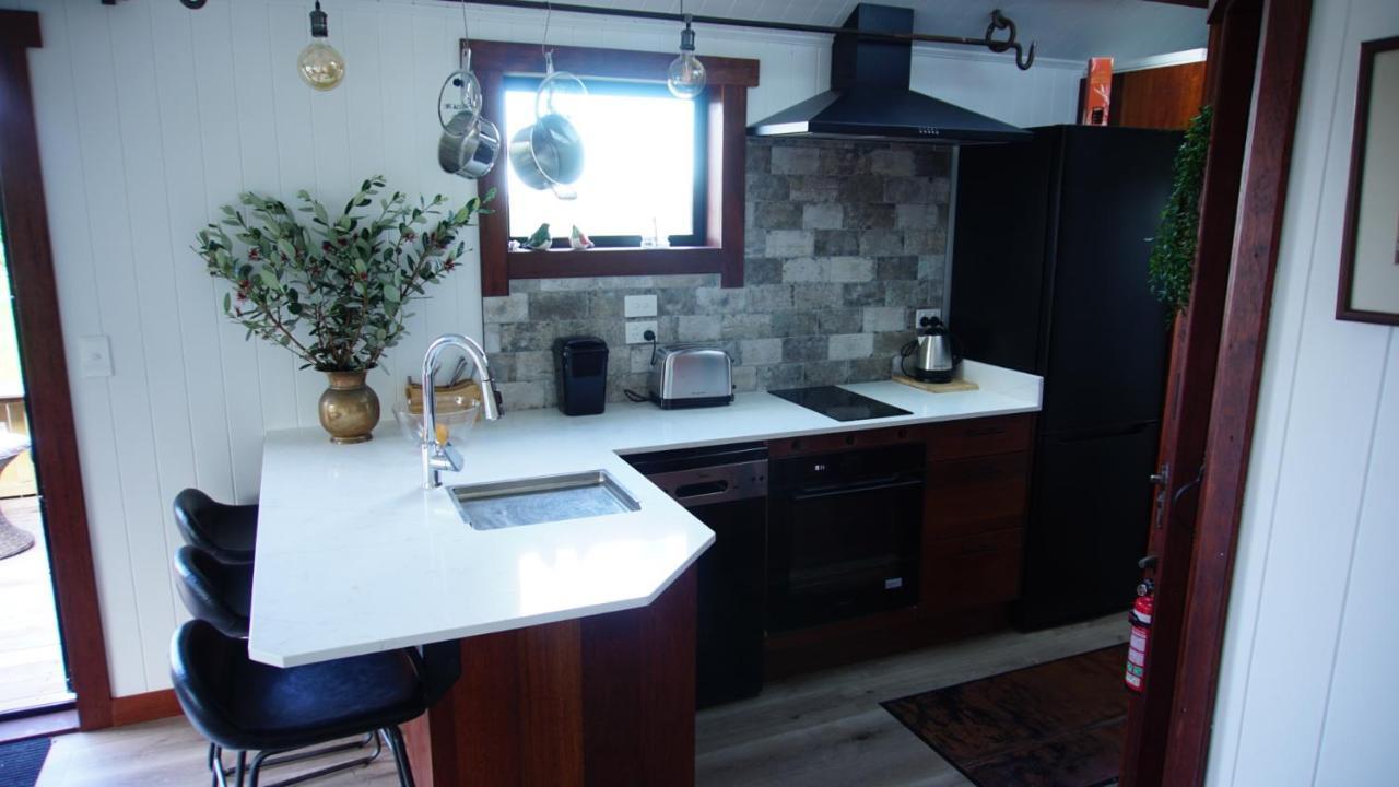 The Hut 56 Villa Whitianga Exteriör bild